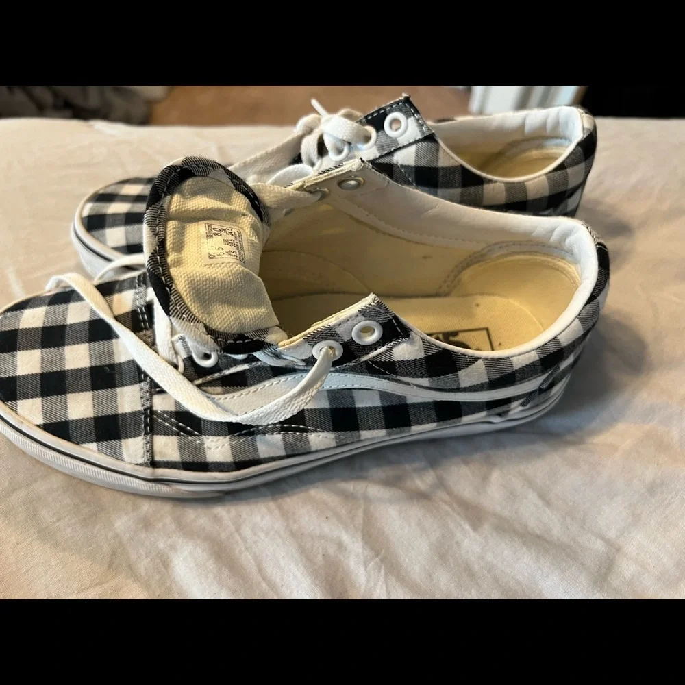 Vans - Picture 2 of 3